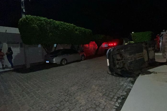 Motorista embriagada causa colisão e capotamento em Inhapi; Suspeita fugiu