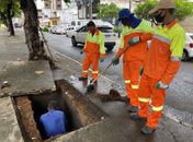 Equipes realizam manutenção de galerias na Avenida Fernandes Lima para evitar alagamentos