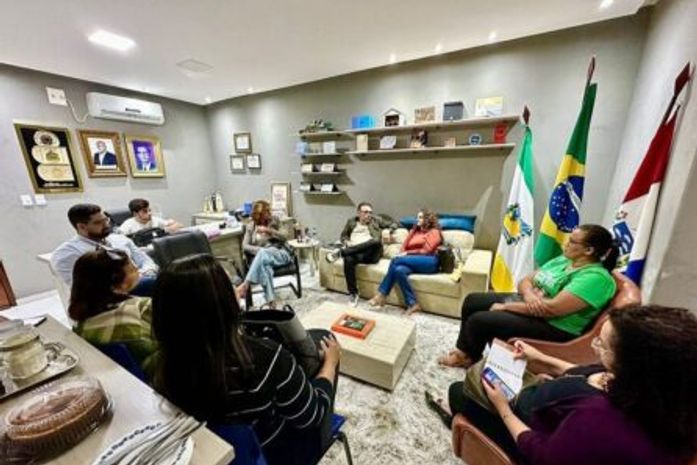 Prefeito Theobaldo Cintra se reúne com Sinteal para debater demandas da Educação de Major Izidoro