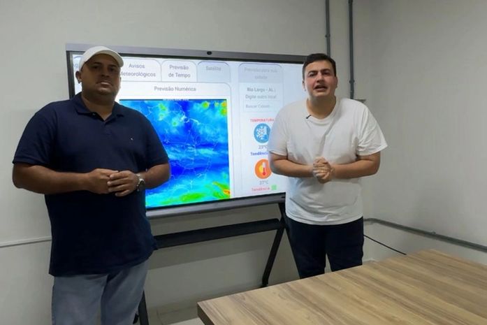 Prefeito Carlos tranquiliza população de Rio Largo e reforça ações emergenciais diante das fortes chuvas