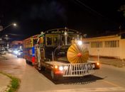 Trem natalino abre passagem para Papai Noel na orla de Maceió
