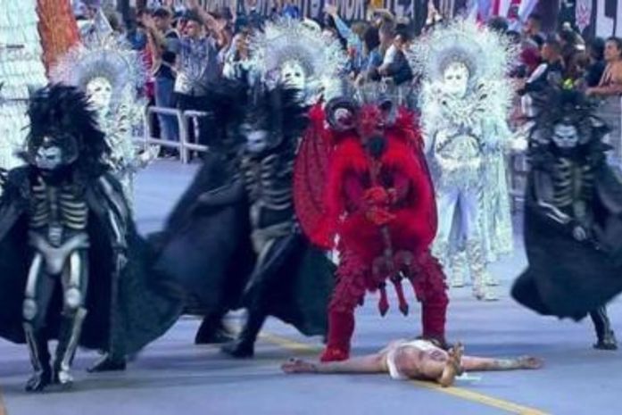 Deputado critica desfile da Gaviões da Fiel e diz: “vamos deixar mimimi” sobre fantasias