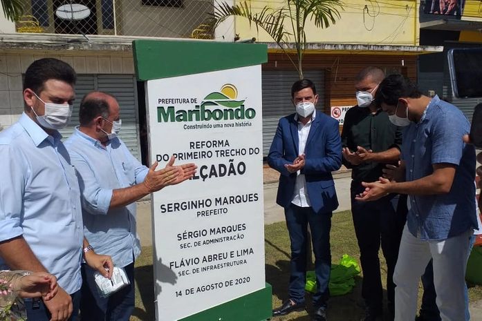 Prefeito entrega obras e antecipa salários de servidores em mais de 15 dias