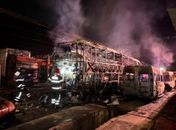 Incêndio atinge garagem de veículos e destrói ônibus e vans no interior de AL; veja as imagens 