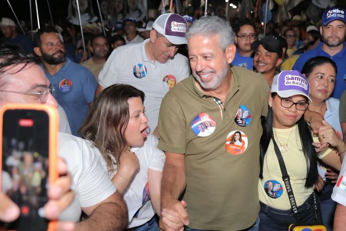 Junqueiro abraça Arthur Lira em grande caminhada: “Depois de Benedito de Lira, esta terra voltará a ter um senador”