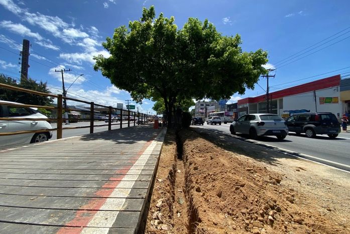 Prefeitura inicia nova etapa da iluminação na ciclovia da Avenida Fernandes Lima