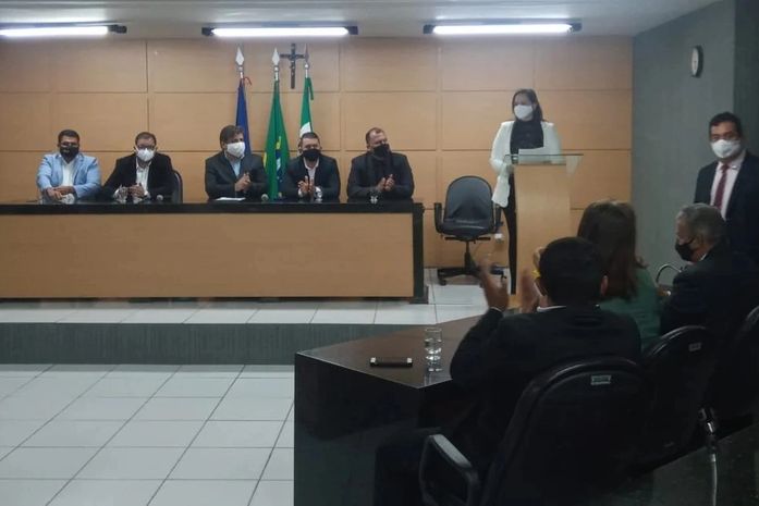 Fabiana Pessoa admite que pode manter secretários da gestão de Teófilo