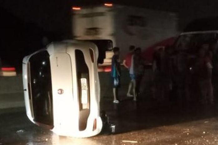 Veículo capota em trecho da AL-110, em Arapiraca