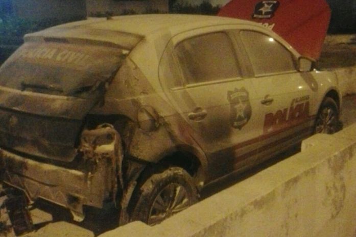 Suspeitos ateiam fogo em viatura da Polícia Civil