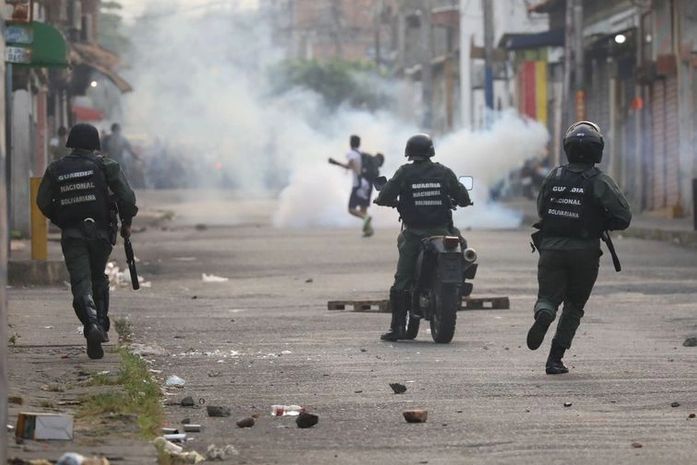 Confronto em Ureña, na Venezuela, na fronteira com a Colômbia