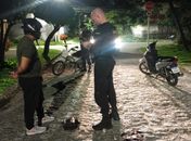 Dupla é presa após furtar motocicleta em estacionamento de shopping na parte baixa de Maceió