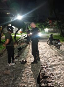 Dupla é presa após furtar motocicleta em estacionamento de shopping na parte baixa de Maceió