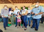 Júlio Cezar entrega ônibus, fardamentos e kits de alimentação escolar para alunos da zona rural
