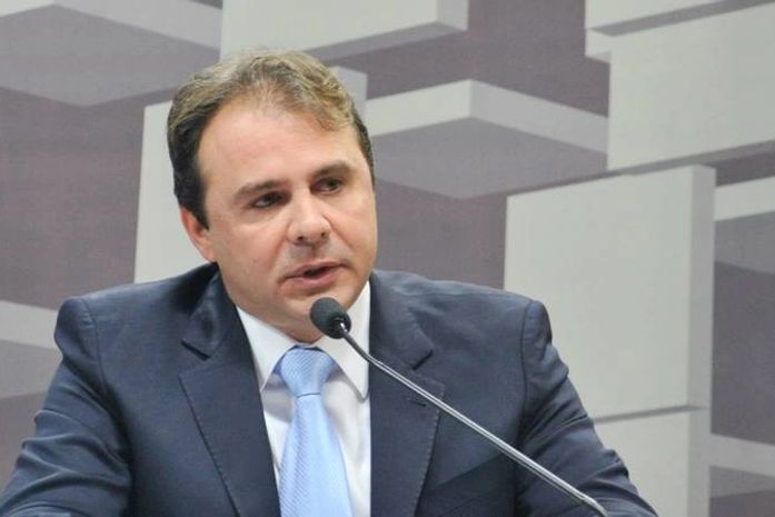 Mauricio Quintella sai do ministério para ser candidato, mas deixa aliado