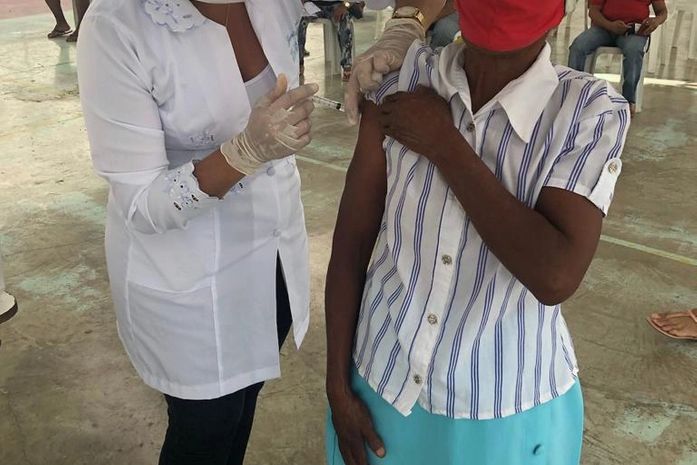 Saúde de Santana do Mundaú inicia vacinação do público com comorbidades ou síndrome de down