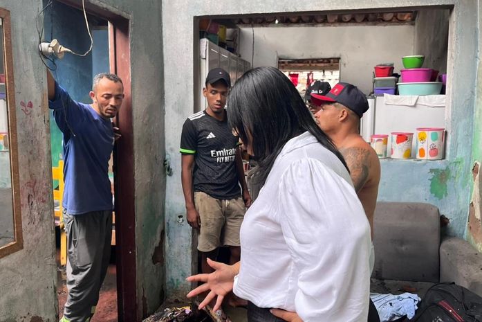 Prefeitura presta solidariedade à família e anuncia apoio para reforma de casa atingida por incêndio no bairro José Maia Costa