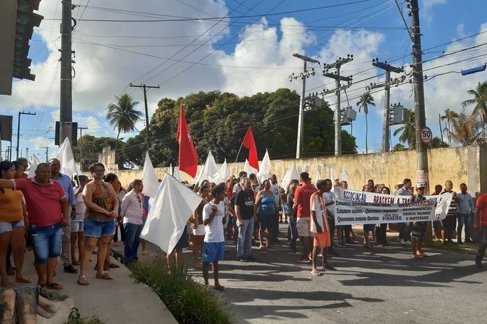 Moradores dos bairros afetados por rachaduras encerram protesto sem resposta da Braskem