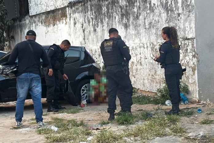 Mulher é presa em flagrante suspeita de furtar farmácia na Ponta Verde, em Maceió
