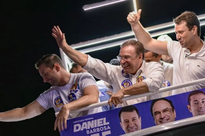 Arapiraca reconhece trabalho de Luciano e Daniel, e recebe Lucas Barbosa com multidão no Manoel Teles