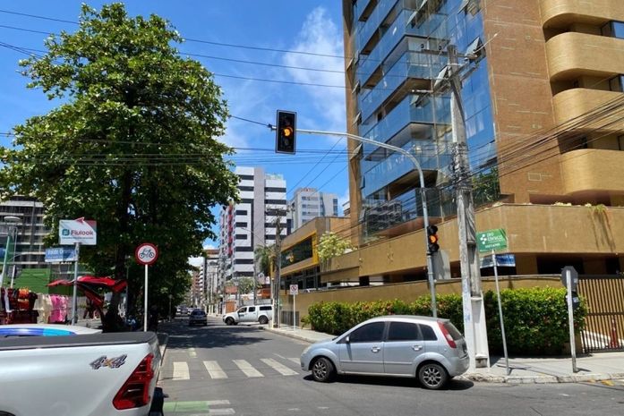 Novos semáforos em cruzamentos na parte baixa começam a funcionar neste sábado (6)