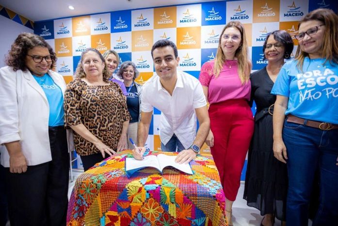 Prefeito JHC assina termo de compromisso com Unicef para Busca Ativa Escolar