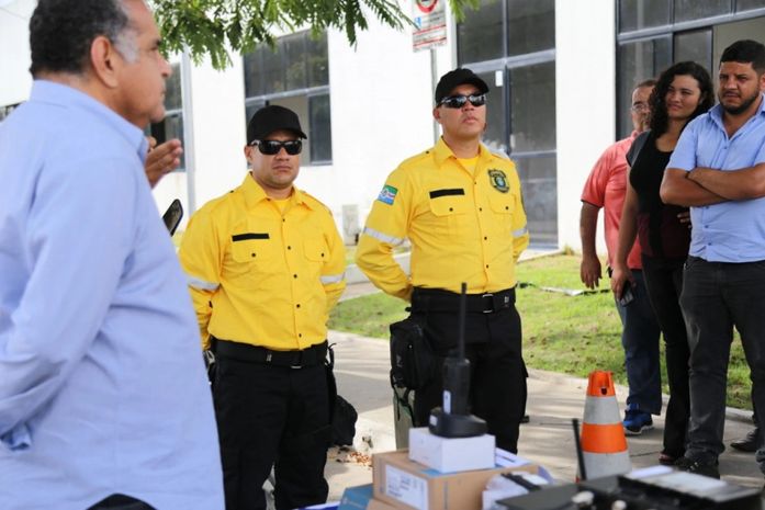 Fardas usadas por agentes da SMTT de Arapiraca são da empresa Commander New