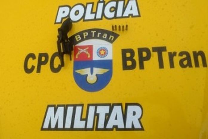 Arma de fogo apreendida com foragido da Justiça no Benedito Bentes, em Maceió