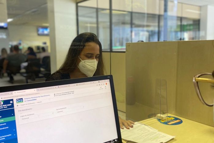 Bárbara Araújo, fala da praticidade de comprar pela internet