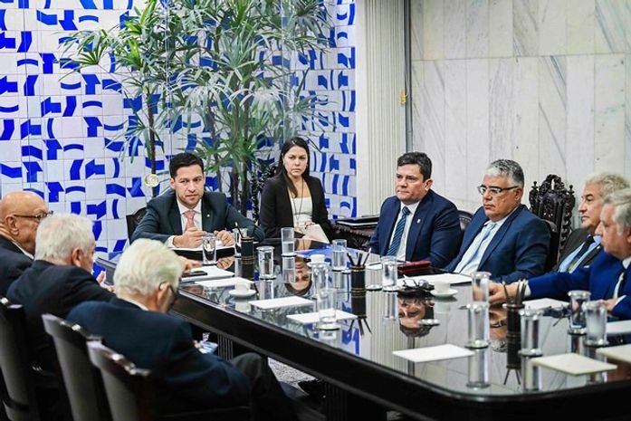 Rodrigo Cunha preside reunião de líderes e Senado pode votar regras para IA e indenização por zika antes do recesso