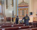 Homem com tornozeleira eletrônica é visto nu em via pública e entra em igreja no Pilar