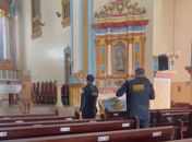 Homem com tornozeleira eletrônica é visto nu em via pública e entra em igreja no Pilar