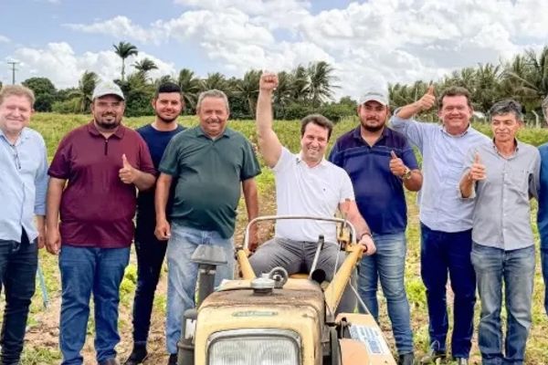 Daniel Barbosa acompanha funcionamento de maquinário agrícola garantido por emenda parlamentar