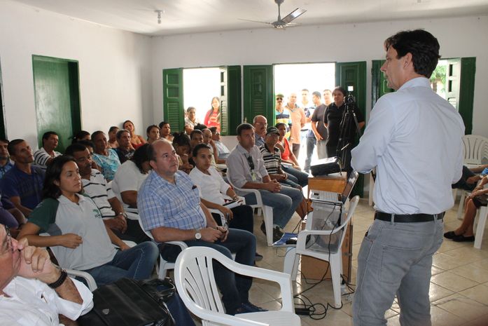 Prefeito cobra agilidade do Incra e explica situação aos membros do Conselho da Resex