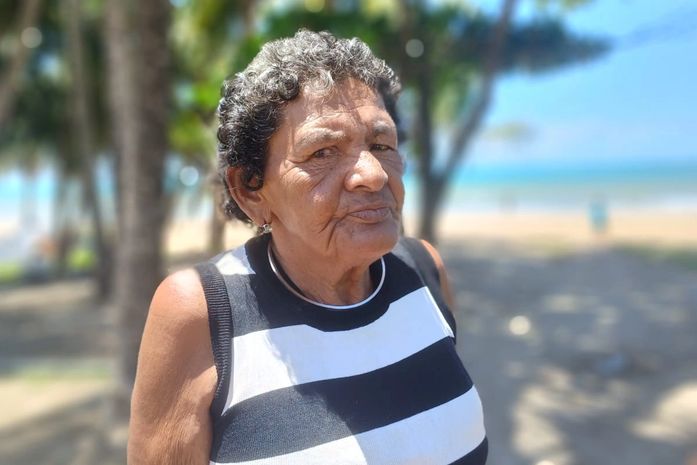 Neste domingo, reencontrei a querida preta Quitéria, na orla de Maceió. Que felicidade!