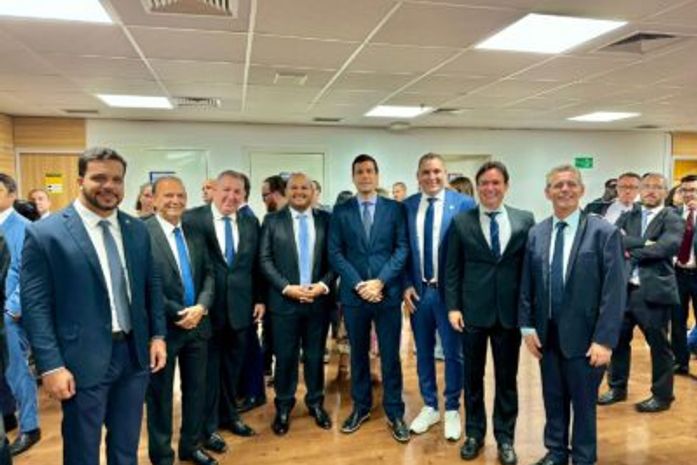 Presidente da AMA e prefeitos alagoanos prestigiam posse do Ministro Renan Filho