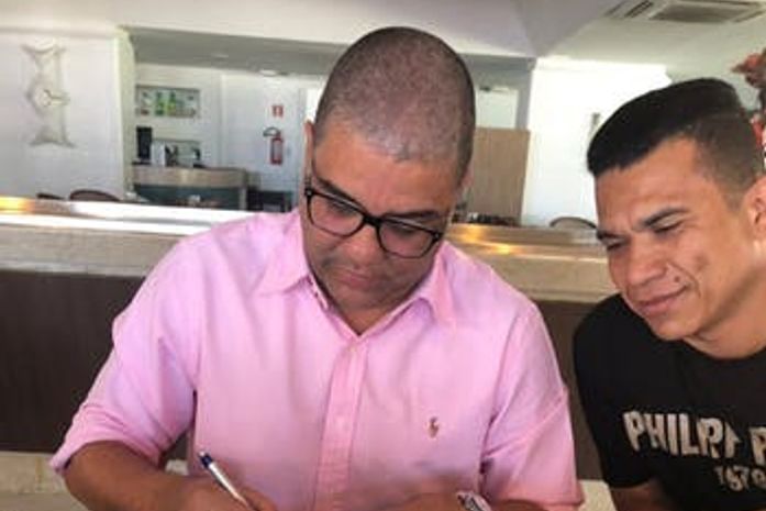 Marcelo Cabo renovou contrato com o CSA