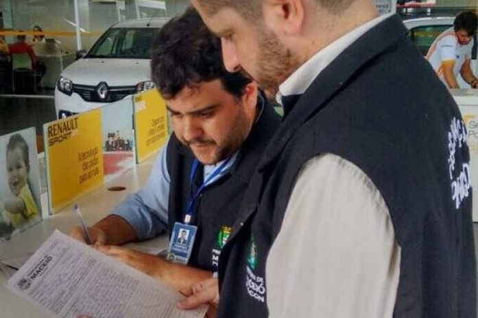 Procon Maceió fiscaliza concessionárias e autua quatro por propaganda enganosa