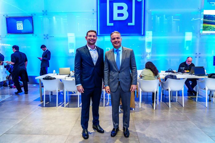 De olho nas eleições de 2026, Renan Filho convida advogado Lucas Barbosa para evento de leilão da Rota do Agro
