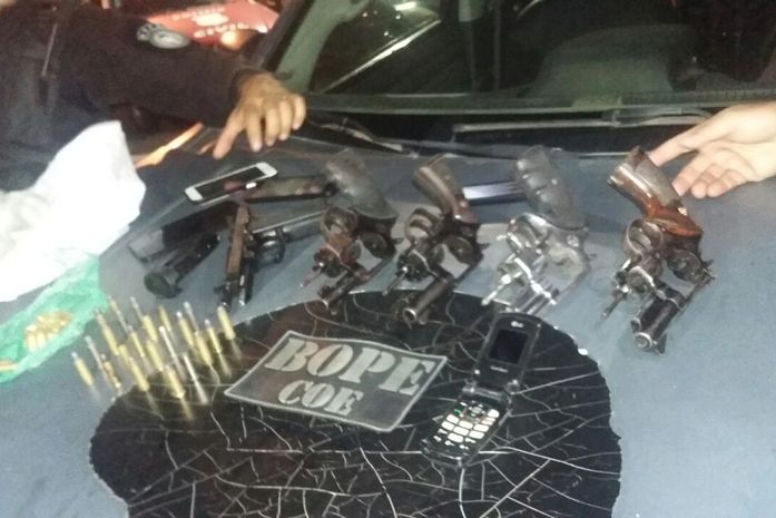 Três mortos e dois presos em troca de tiros durante abordagem em Maceió