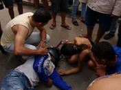 Homem sofre acidente após empinar motocicleta
