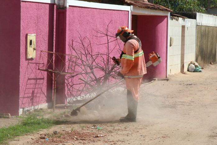 Prefeito em exercício, Walter Avelino, acompanha ação do Programa Cidade Mais Limpa na Barra Nova