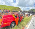 Acidente com carreta deixa motorista preso às ferragens e interdita BR-101, em Novo Lino