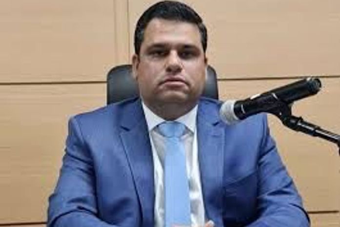 Presidente da Câmara da Arapiraca cobra do prefeito revisão e realinhamento da tabela dos servidores da educação com valores proporcional ao piso nacional