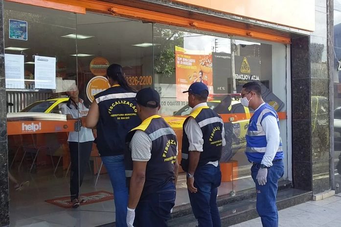 Estacionamentos de carros são fechados durante fiscalização no Centro em Maceió