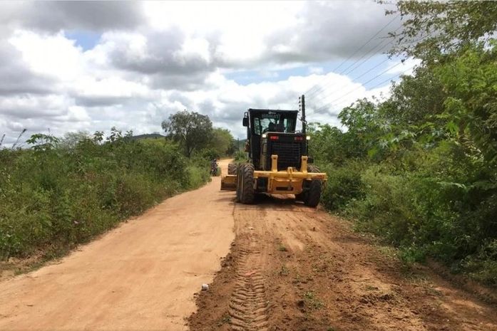 Prefeitura de Arapiraca recupera estradas vicinais
