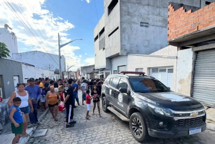 Casal é encontrado morto dentro de veículo no centro de Delmiro Gouveia