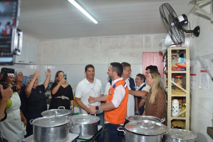 Prefeito George Clemente recebe governador Paulo Dantas e visitam vítimas das fortes chuvas