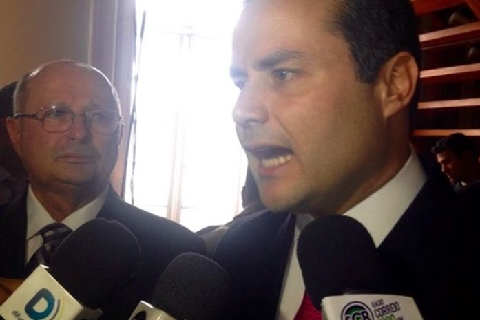Renan Filho assume o governo prometendo "não decepcionar alagoanos"