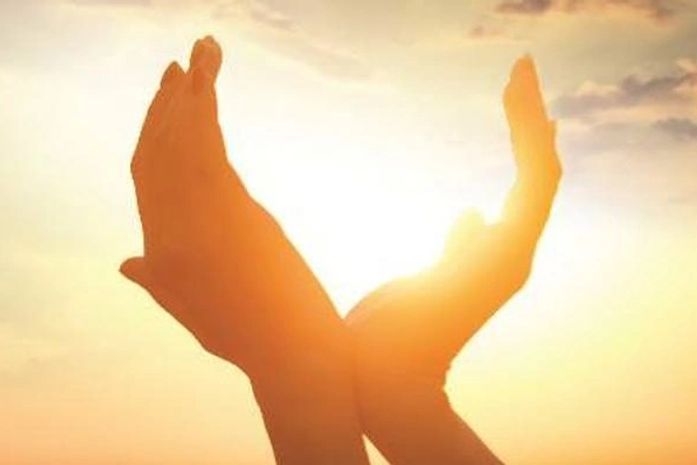 Arísia Barros, diga ao sol para deixar de olhar pra mim-pede o menino.