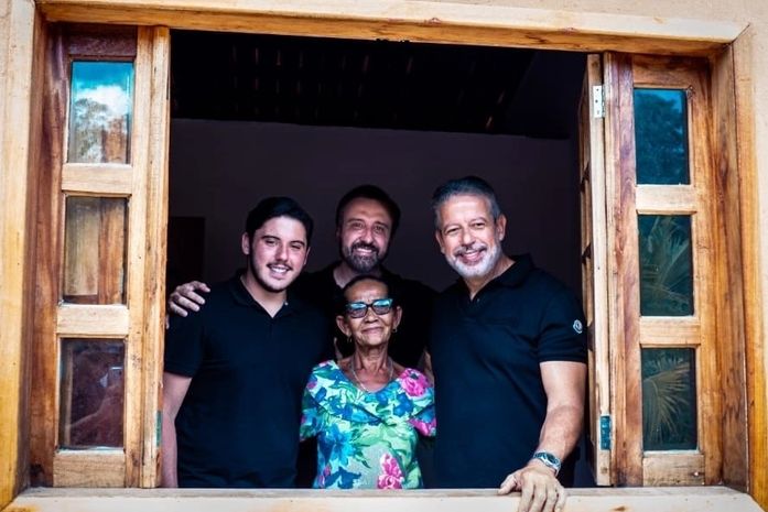 Arthur Lira entrega casas na Palatéia e reforça compromisso com moradia digna em comunidade tradicional de Barra de São Miguel